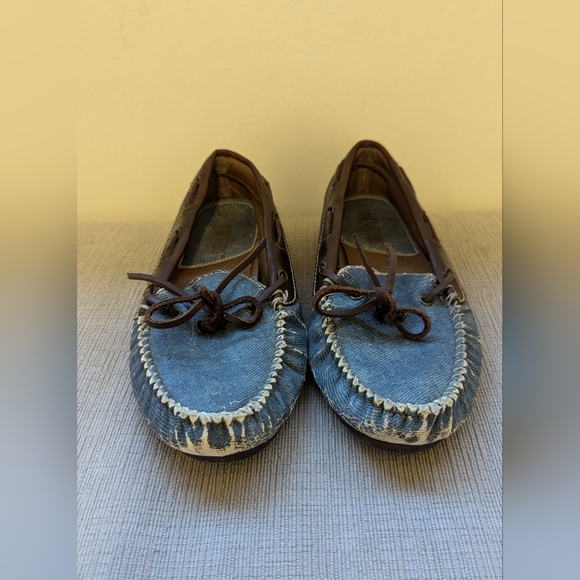 Women's Coasters Shoes - Size 6.5 - Picture 2 of 3